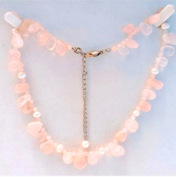 Vintage Jewelry - Pale pink Lght Pink Rose Quartz Gemstone Necklace Vintage